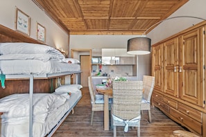 Honeymoon Studio, Mountain View (Studio Charming Sportinia) | Free WiFi, bed sheets