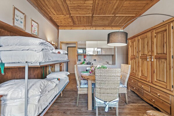 Free WiFi, bed sheets