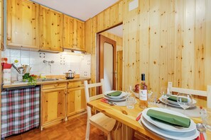 Standard Apartment, Multiple Bedrooms (Appartamento la Cerbiatta) | Dining