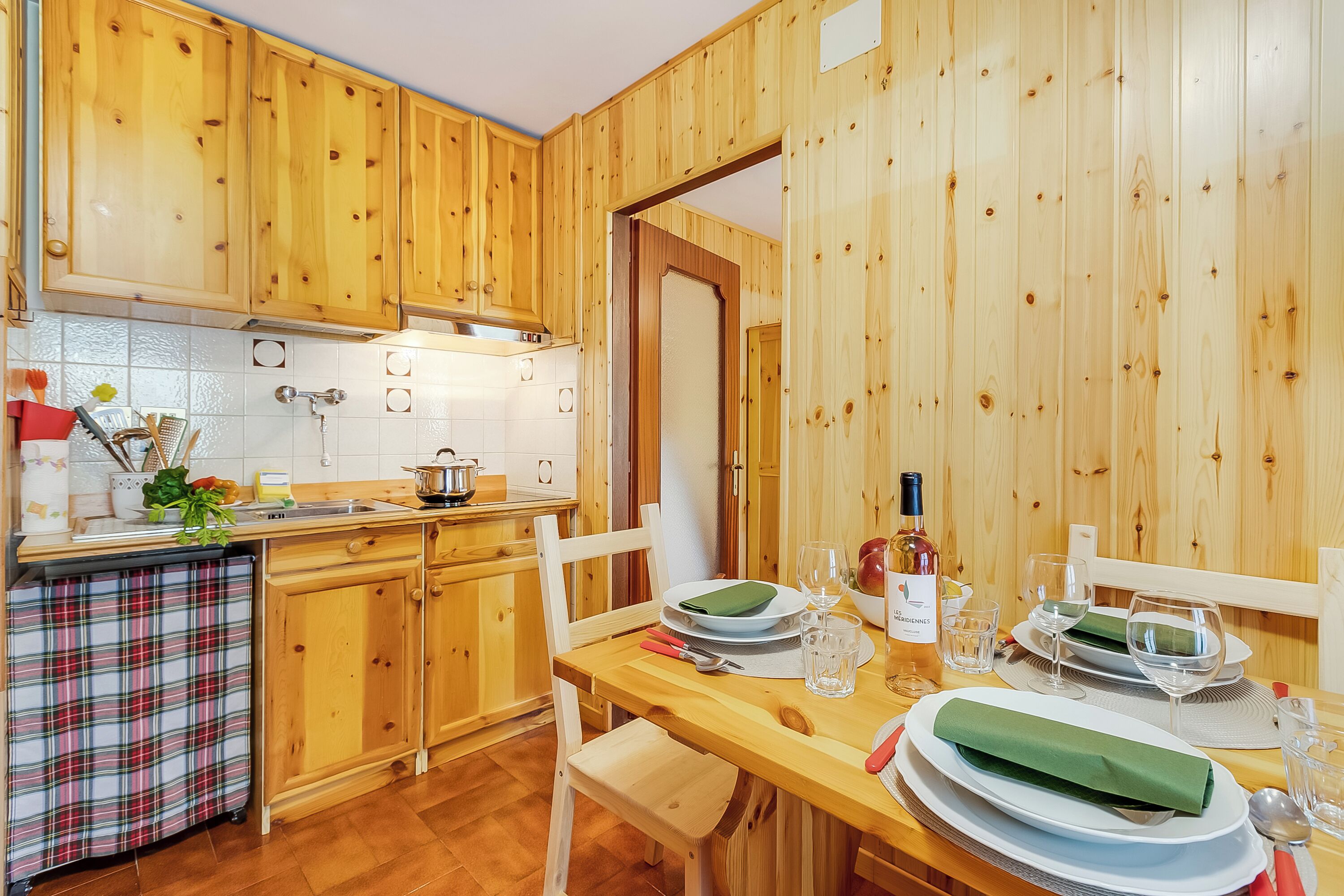 Departamento estándar, varias habitaciones (Appartamento la Cerbiatta) | Cocineta privada | Refrigerador, parrilla de estufa y cafetera y tetera 