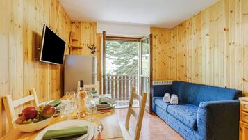 Appartamento Standard, camere multiple (Appartamento la Cerbiatta) | Area soggiorno | TV a schermo piatto 21 pollici con canali via cavo