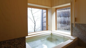 A wooden cabin with a bathtub and a window. - mameya (Sasayama)