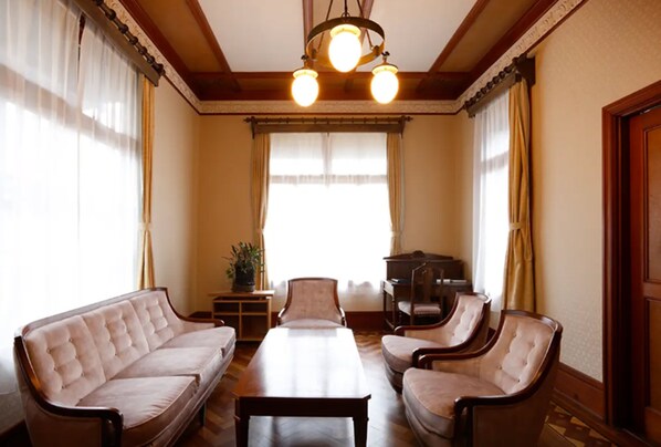 Luxury Villa | Free minibar items, desk, laptop workspace, free WiFi