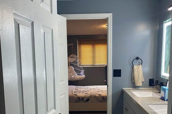 3 quartos, ferros/tábuas de passar roupa, berço de viagem