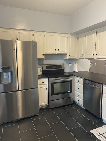  Luxe 2BR 1/12 BA Condo close to UR, RIT & Strong.