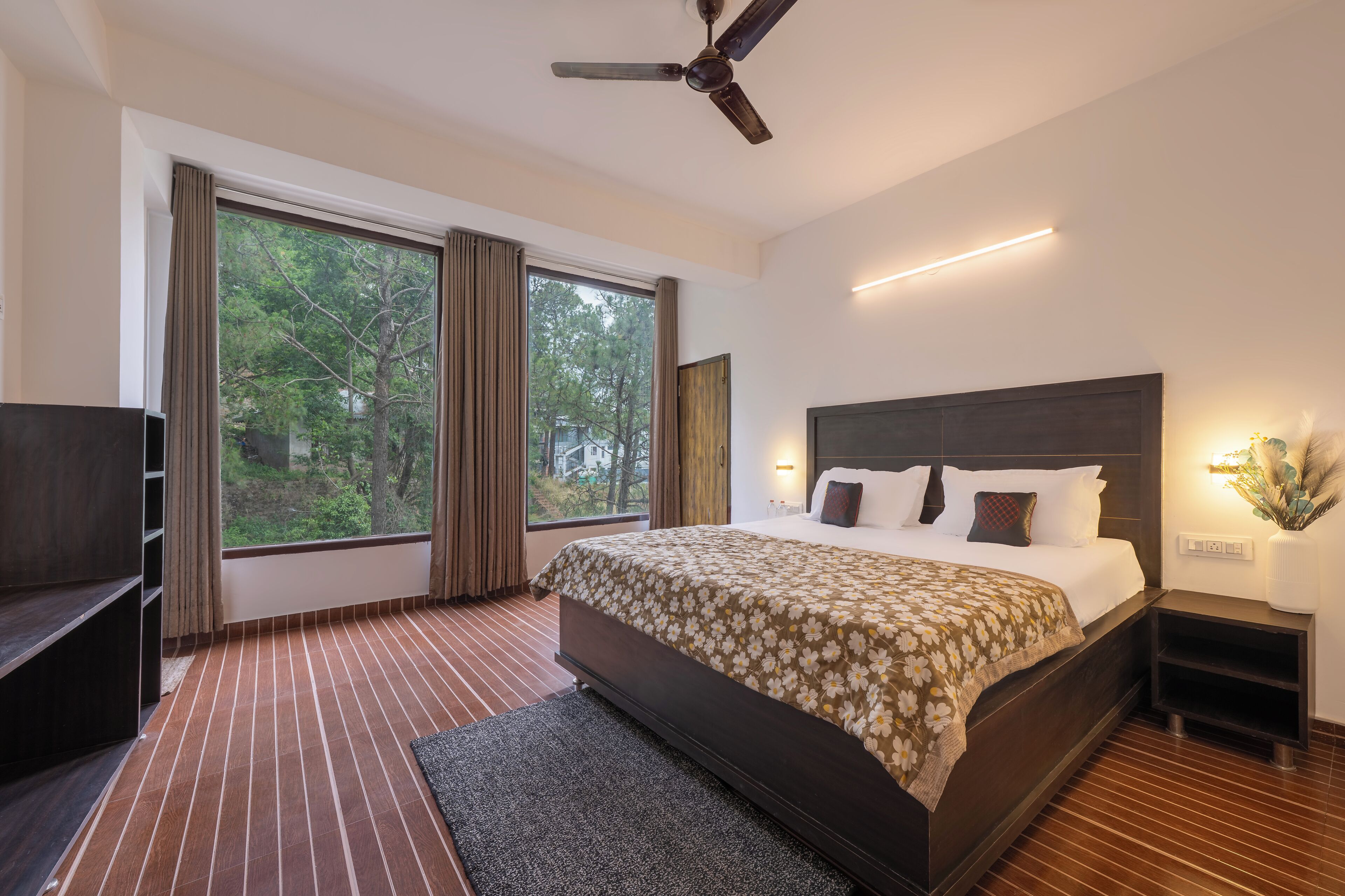 1 BHK Apartment with Steam Bath | 山景
