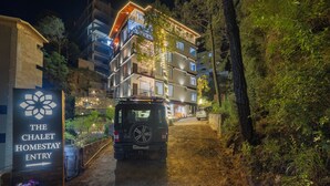 A building with a sign reading "The Chalet Homestay Entry". - The Chalet Homestay (Kasauli)