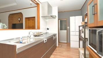 Electric kettle, toaster