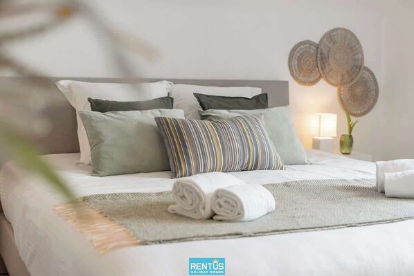 4 bedrooms, desk, iron/ironing board, travel crib