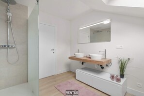 Shower, towels