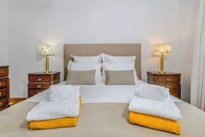 2 bedrooms, desk, iron/ironing board, Internet