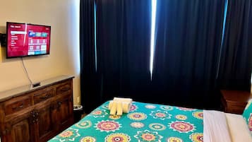 3 bedrooms, desk, iron/ironing board, travel cot