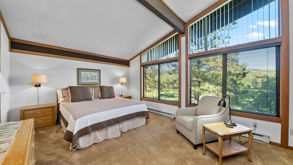3 bedrooms, desk, iron/ironing board, free WiFi