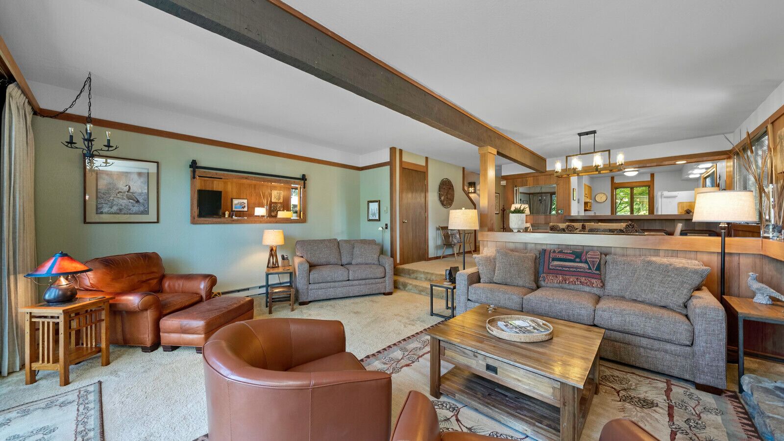 Televisión y chimenea 