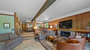A spacious living room with a fireplace, a large TV, and a cozy seating area. - 3BR on Graeagle Meadows Golf Course (Graeagle)