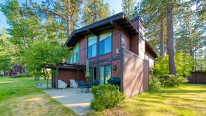 A two-story house with a patio area, outdoor seating, and a covered section. - 3BR on Graeagle Meadows Golf Course (Graeagle)