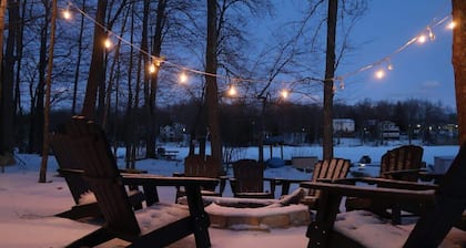 Cozy Lakefront Poconos Cabin | Hot Tub, Kayaks