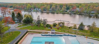 Cozy Lakefront Poconos Cabin | Hot Tub, Kayaks