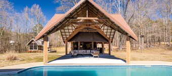 Sleeps 29~Pool~Tiki Bar~Hot Tub~Gym~Dogs Welcome!