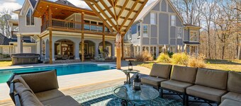 Sleeps 29~Pool~Tiki Bar~Hot Tub~Gym~Dogs Welcome!