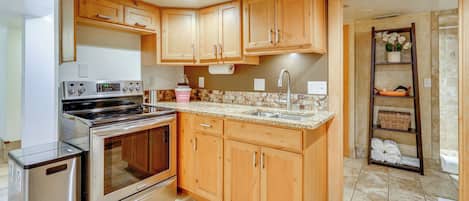 Fridge, stovetop, coffee/tea maker, toaster