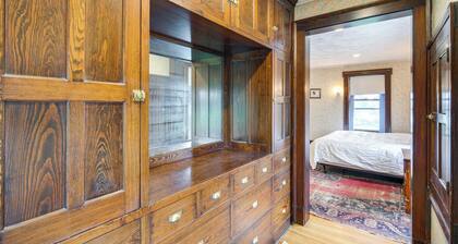2 Mi to Lake Erie: Spacious Retreat Near Cafes!