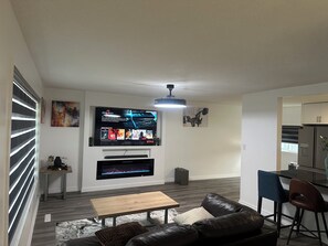 Smart TV, fireplace