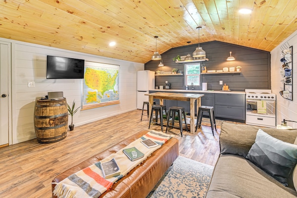 Campton Vacation Rental | 1BR | 1BA | Steps to Enter | 640 Sq Ft