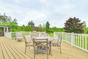 Outdoor dining - Hike, Fish, Golf & More: Family Getaway in Atlanta (Atlanta)