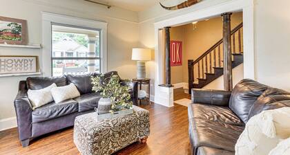 Walk to Downtown: Historic Guthrie Home on Mansur