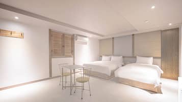 Quarto duplo premium, vista para a cidade | Escrivaninha, Wi-Fi de cortesia, roupa de cama