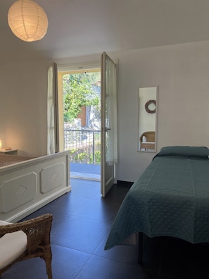 2 bedrooms, iron/ironing board, travel crib, free WiFi
