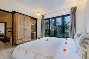 3 bedrooms, in-room safe, iron/ironing board, free WiFi