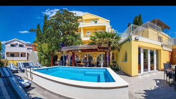 Apartment | Pool | Outdoor pool