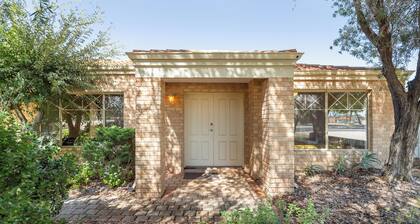 SPACIOUS JANDAKOT HOUSE FOR FAMILIES AND BUSINESS