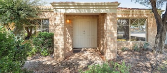 SPACIOUS JANDAKOT HOUSE FOR FAMILIES AND BUSINESS