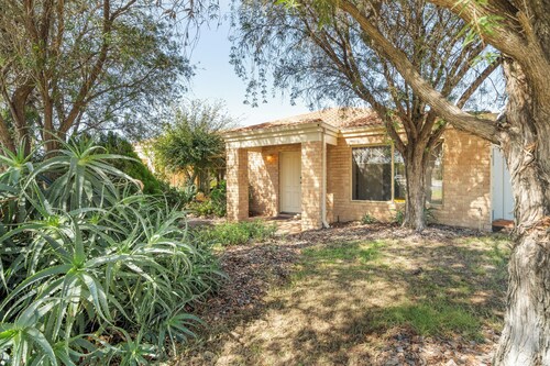 SPACIOUS JANDAKOT HOUSE FOR FAMILIES AND BUSINESS