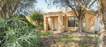 SPACIOUS JANDAKOT HOUSE FOR FAMILIES AND BUSINESS
