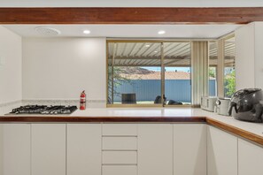 Interior - SPACIOUS JANDAKOT HOUSE FOR FAMILIES AND BUSINESS (Jandakot)