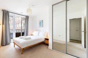 2 chambres, bureau, fer et planche à repasser, accès Internet
