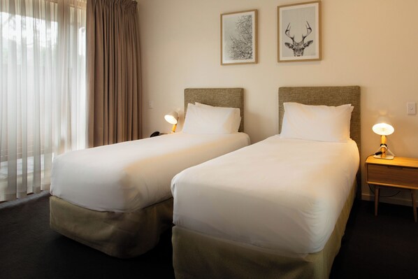 Premium bedding, pillowtop beds, minibar, desk