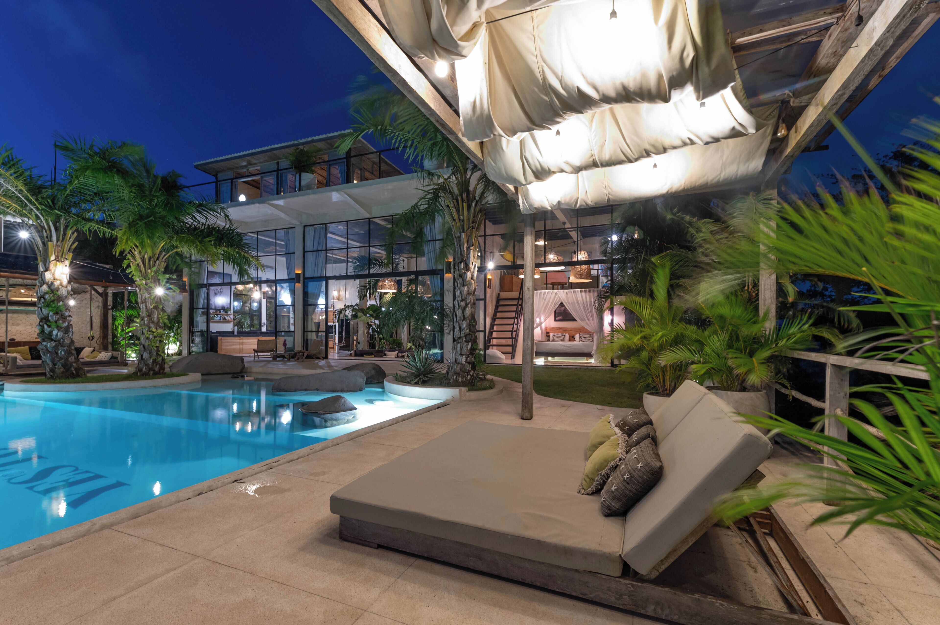 Schreibtisch, laptopgeeigneter Arbeitsplatz, kostenloses WLAN