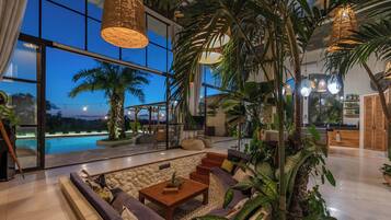 Desk, laptop workspace, free WiFi