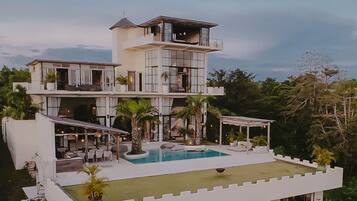 Desk, laptop workspace, free WiFi