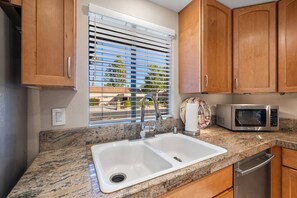 Unclassified image, 4 of 40, button