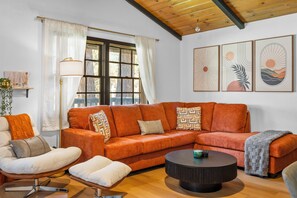 Smart TV, fireplace, books, stereo