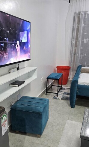 Deluxe Studio | Living area