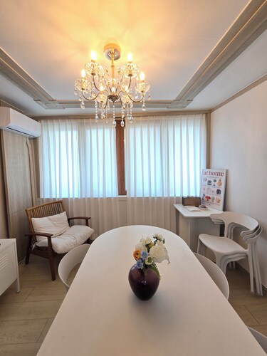 ChillingStay Netfleix,DDP,DDM ,Myeong-dong,Seoul'smajor transit hub