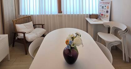 ChillingStay Netfleix,DDP,DDM ,Myeong-dong,Seoul'smajor transit hub