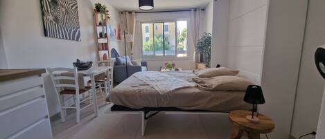 アイロン / アイロン台、旅行用ベビーベッド、WiFi、ベッドシーツ